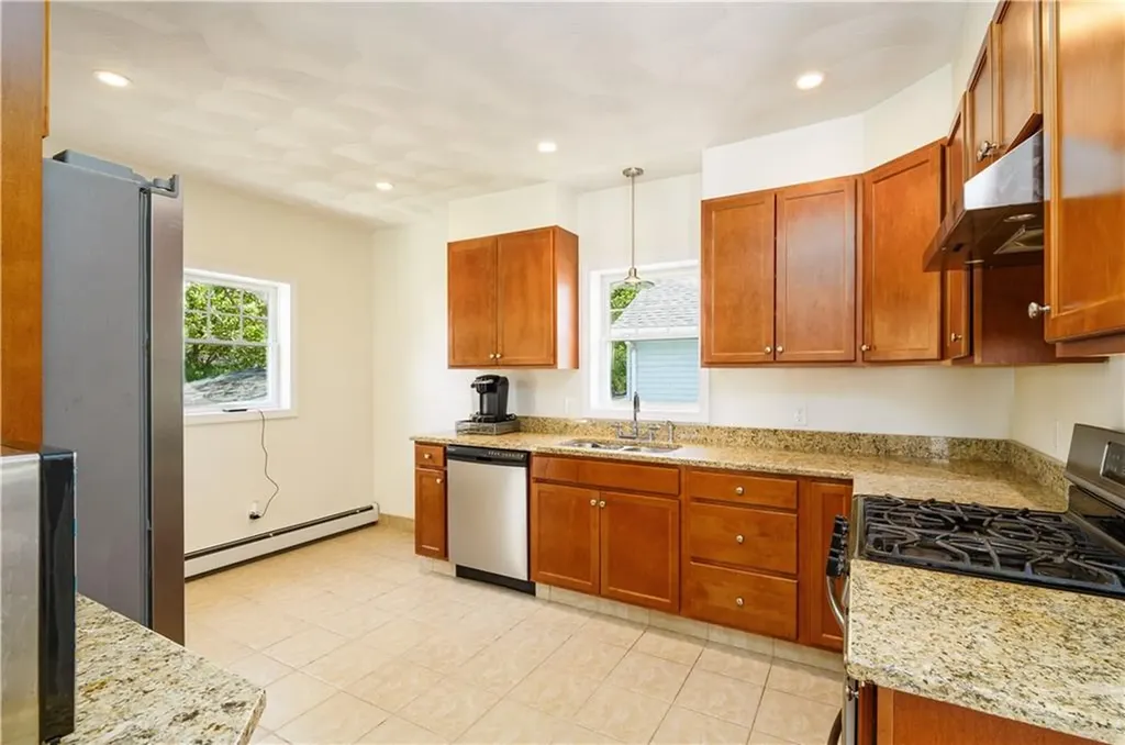 40 Whitin Avenue Warwick RI 02888