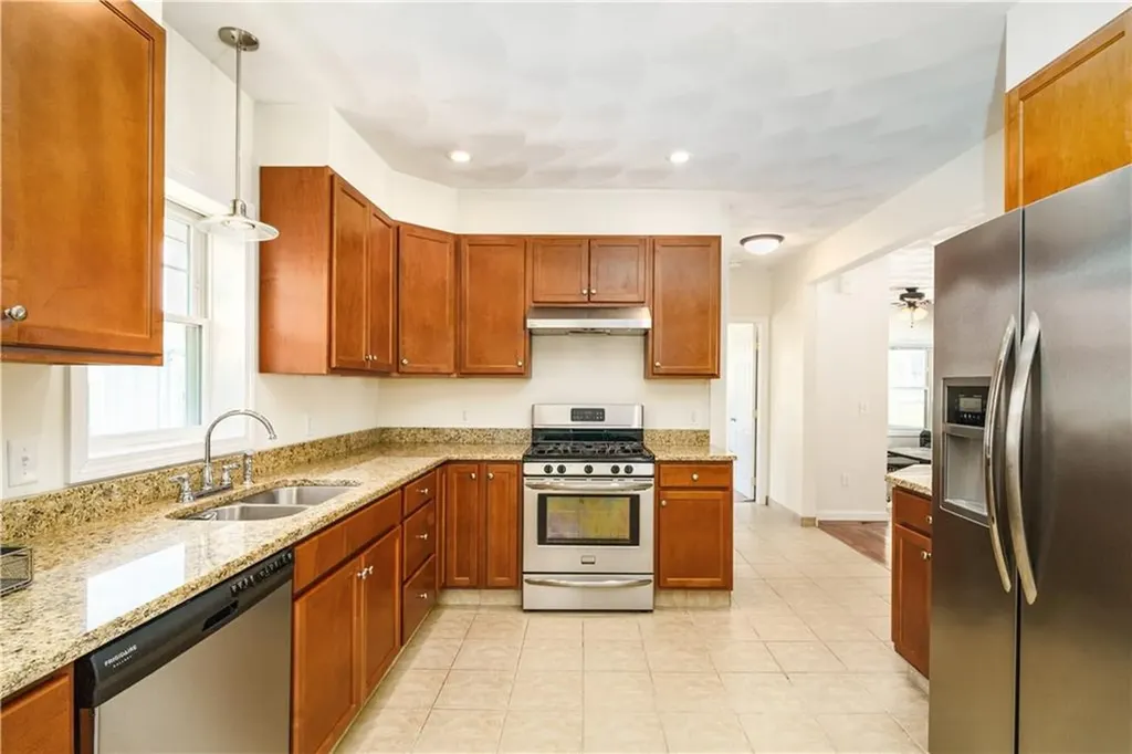 40 Whitin Avenue Warwick RI 02888