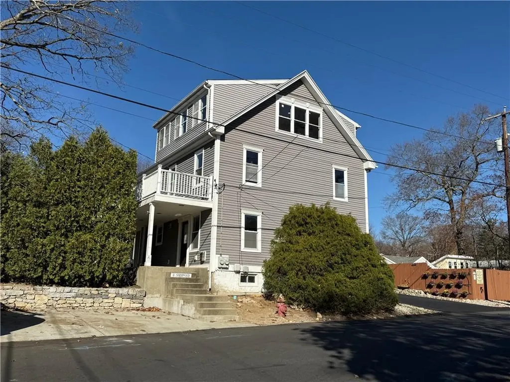 4 Sherwood Avenue North Providence RI 02911