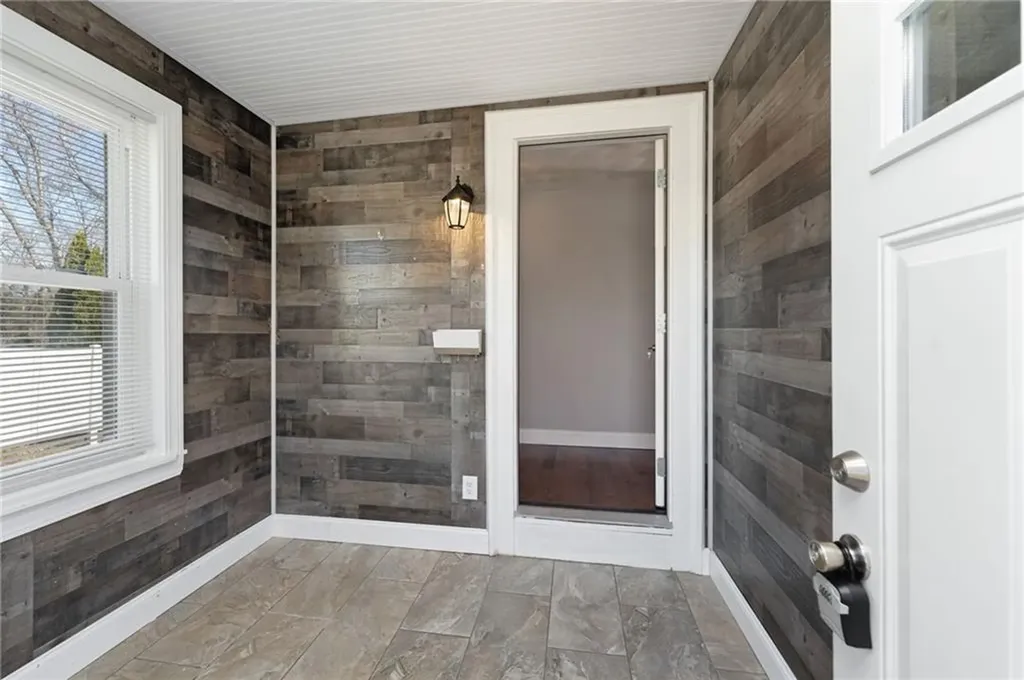 94 Holmes Road Warwick RI 02888