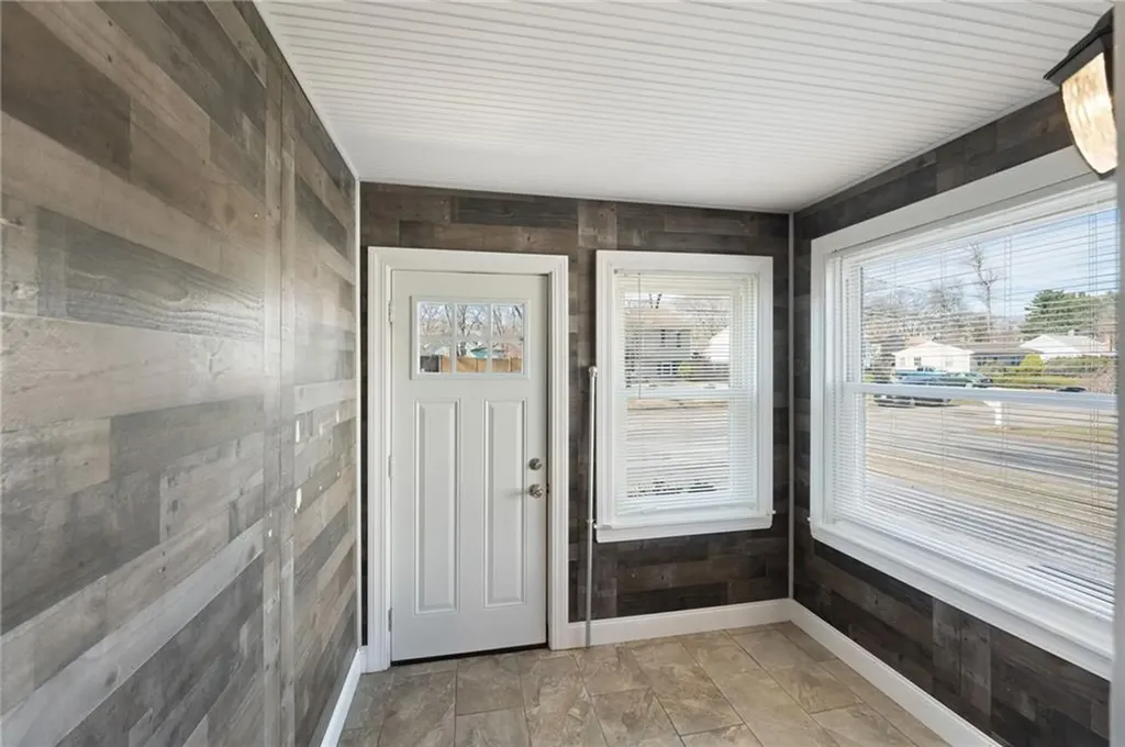94 Holmes Road Warwick RI 02888