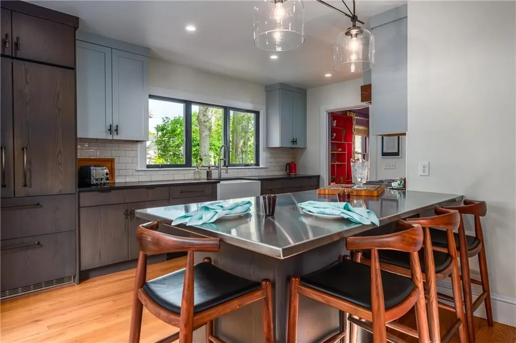 560 Angell Street Providence RI 02906