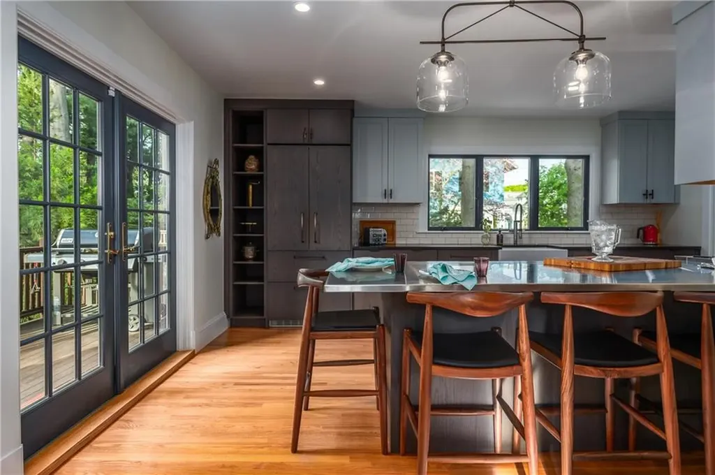 560 Angell Street Providence RI 02906