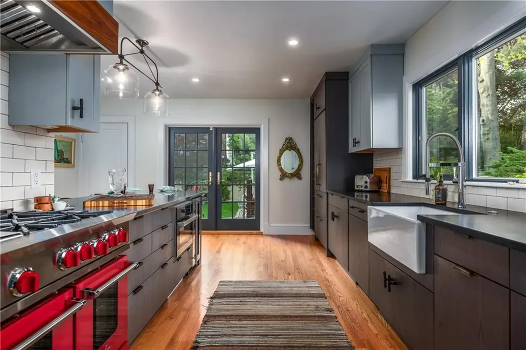 560 Angell Street Providence RI 02906