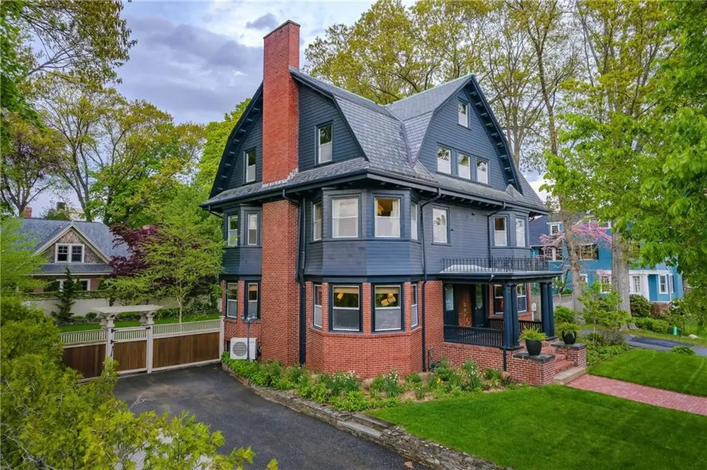 560 Angell Street Providence RI 02906
