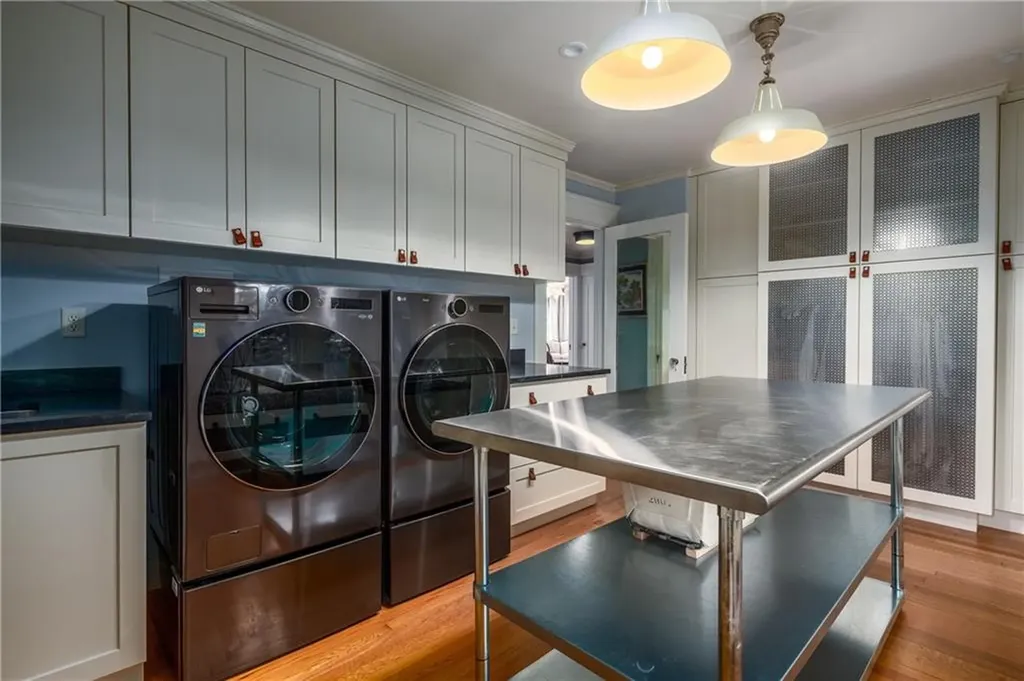 560 Angell Street Providence RI 02906