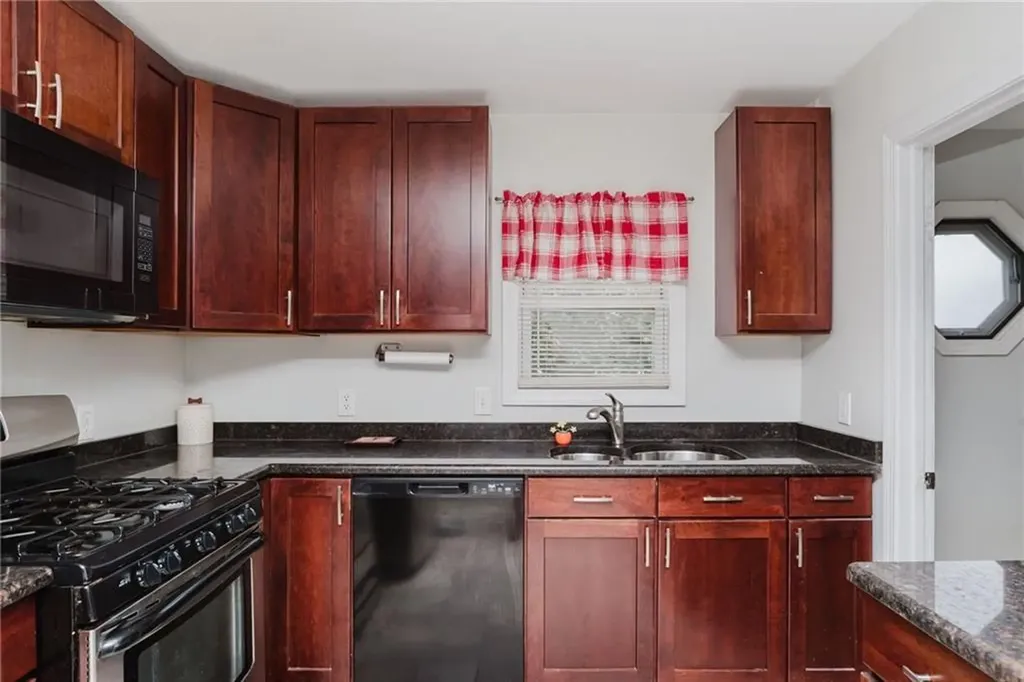 73 Manton Street Pawtucket RI 02861