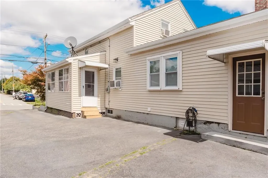 73 Manton Street Pawtucket RI 02861