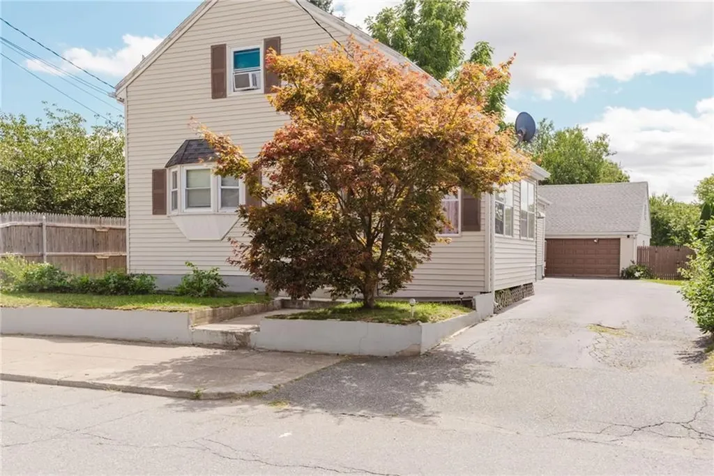 73 Manton Street Pawtucket RI 02861