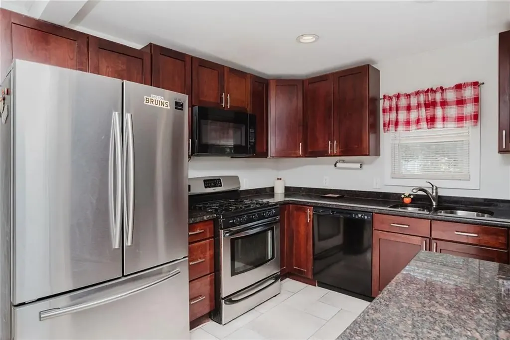 73 Manton Street Pawtucket RI 02861