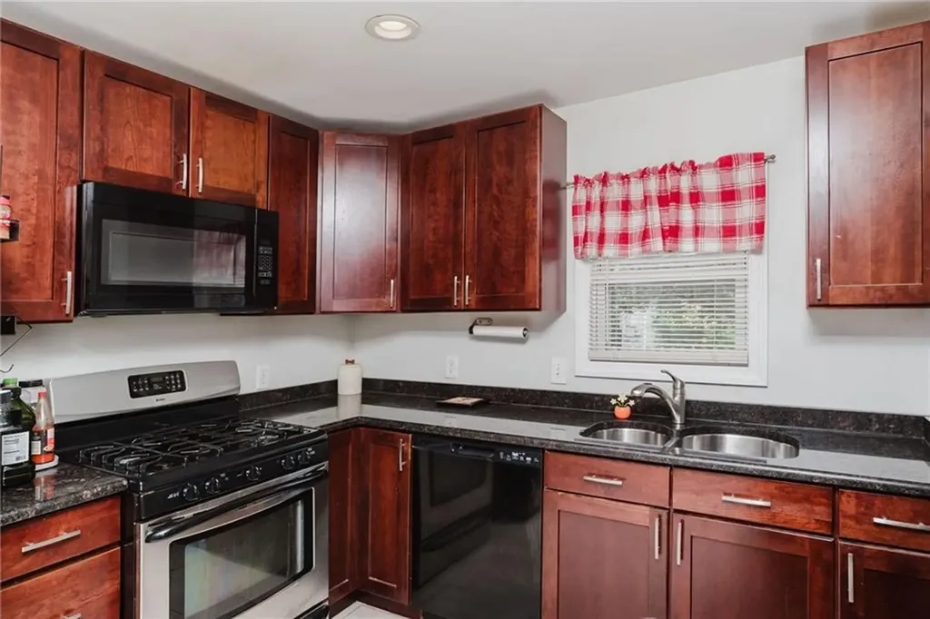 73 Manton Street Pawtucket RI 02861