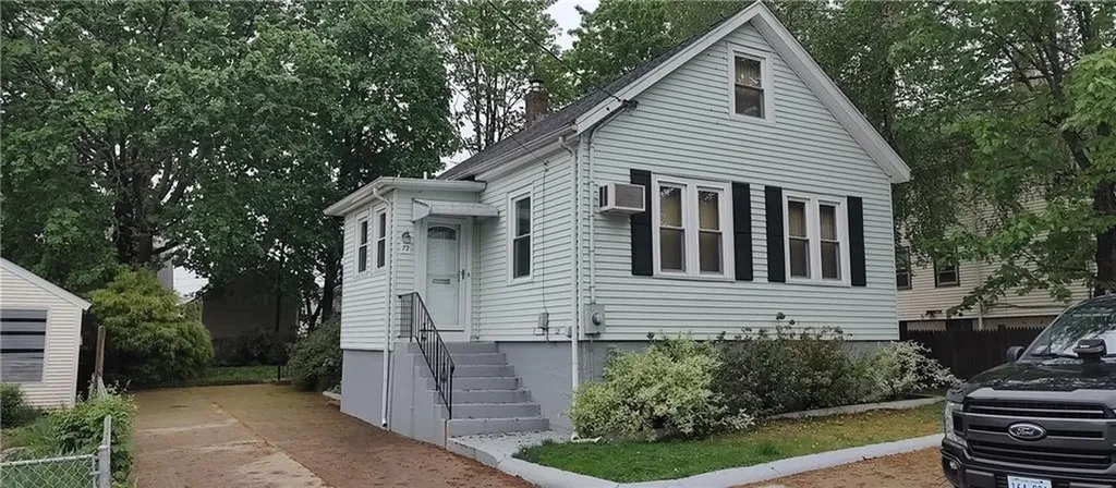 72 Hillcrest Avenue Pawtucket RI 02860