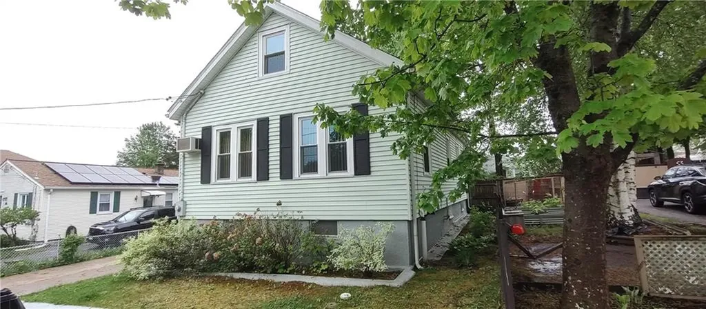 72 Hillcrest Avenue Pawtucket RI 02860
