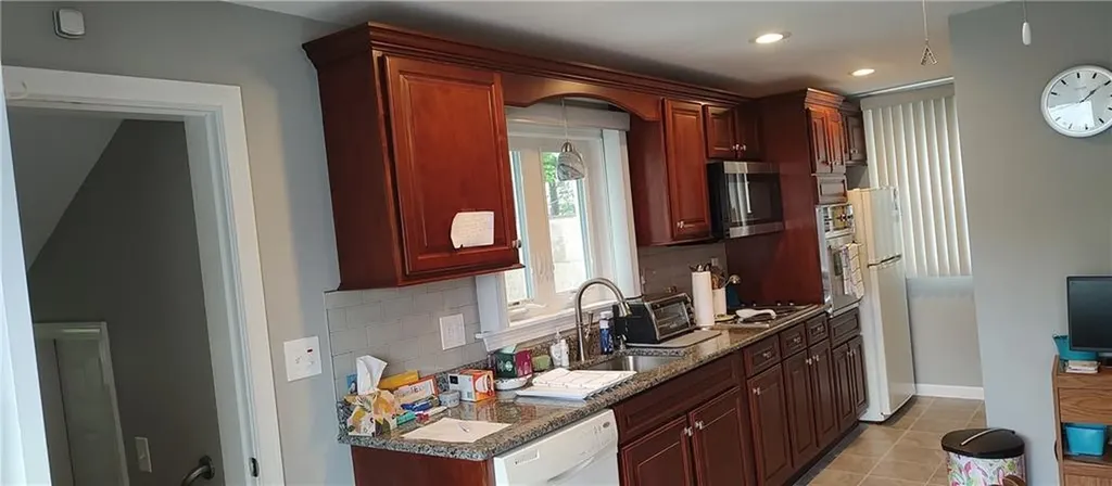 72 Hillcrest Avenue Pawtucket RI 02860