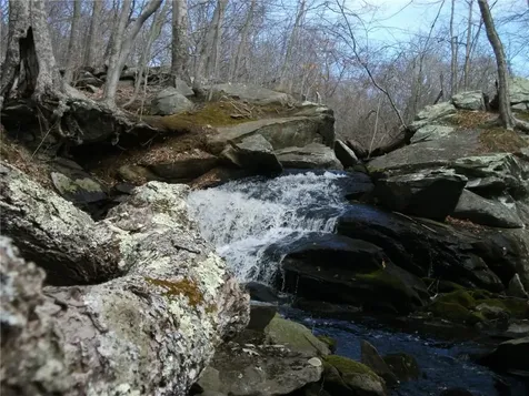 536 Highland Road Tiverton RI 02878