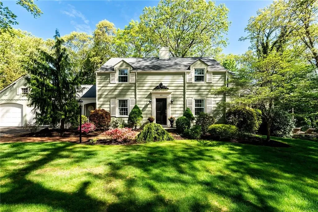 251 Crestwood Road Warwick RI 02886