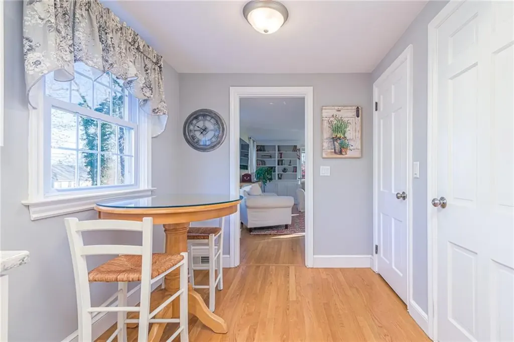 251 Crestwood Road Warwick RI 02886