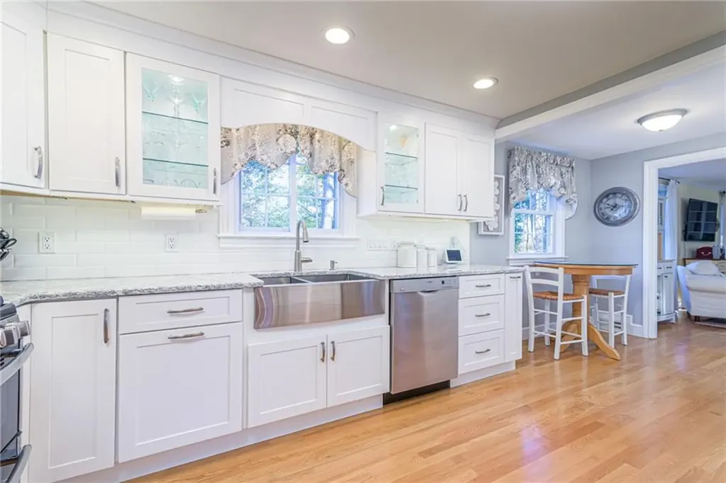 251 Crestwood Road Warwick RI 02886