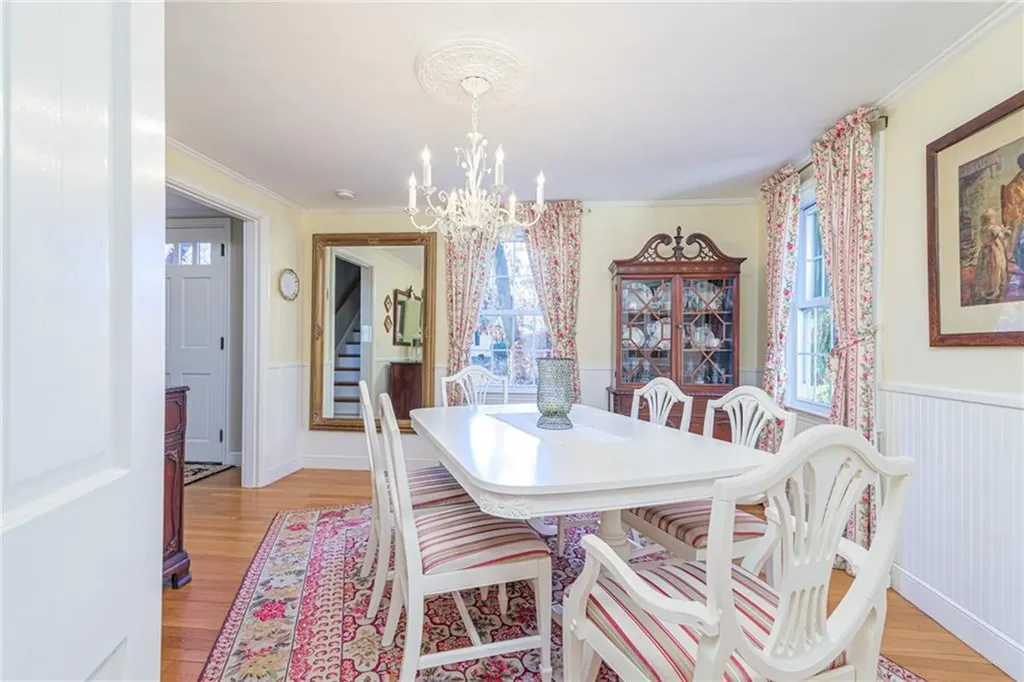 251 Crestwood Road Warwick RI 02886