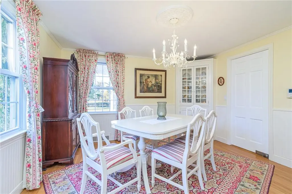 251 Crestwood Road Warwick RI 02886