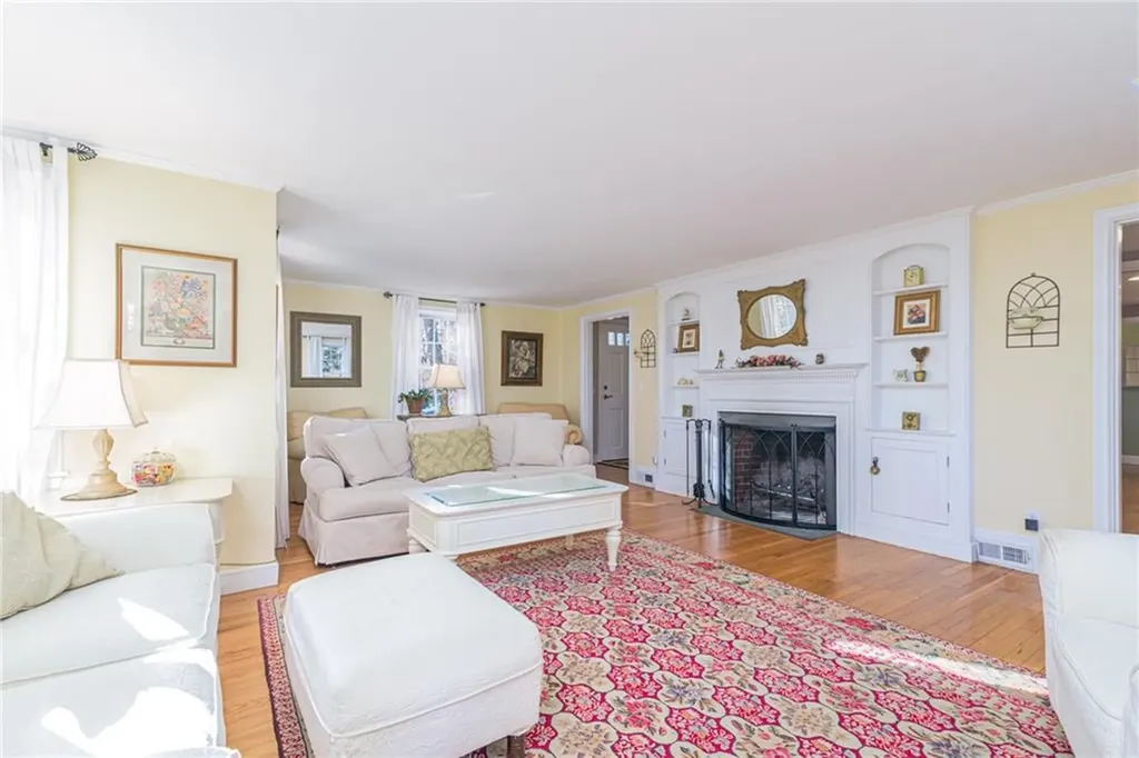 251 Crestwood Road Warwick RI 02886