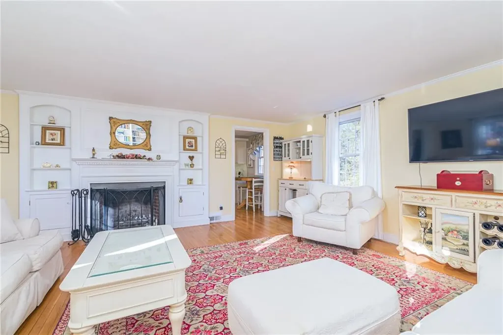 251 Crestwood Road Warwick RI 02886