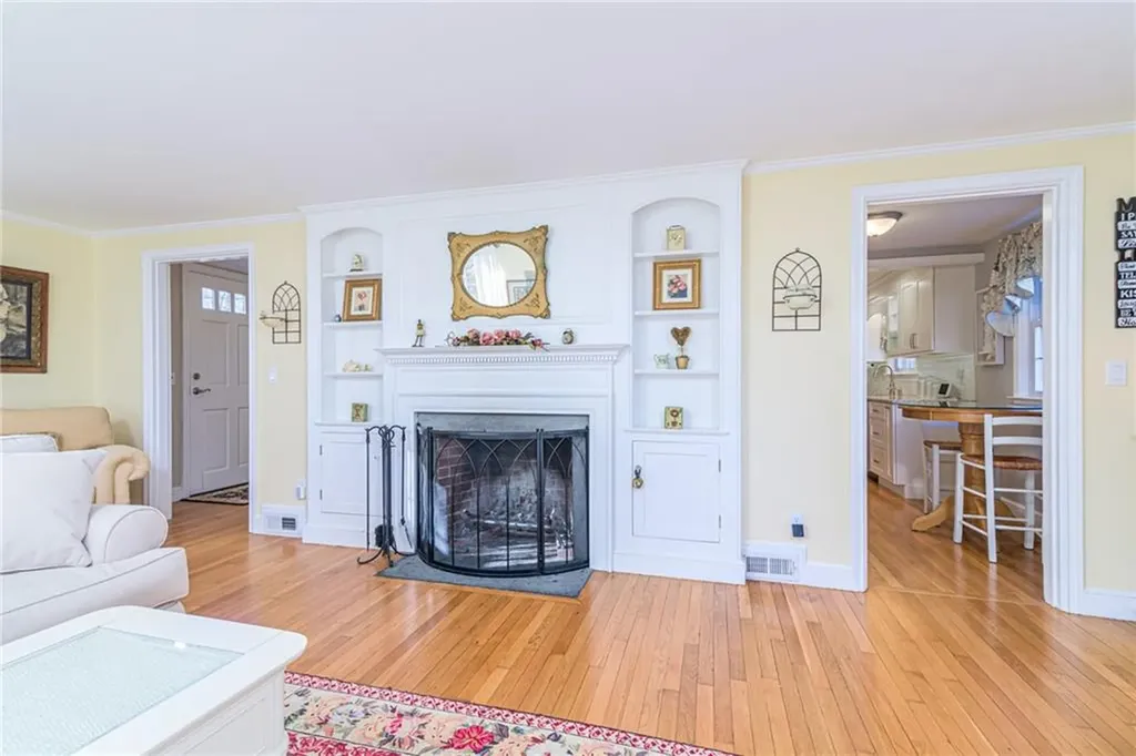 251 Crestwood Road Warwick RI 02886