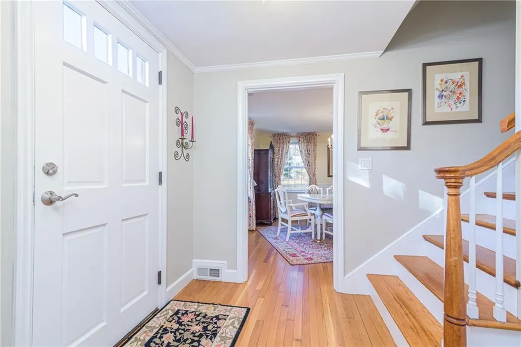 251 Crestwood Road Warwick RI 02886