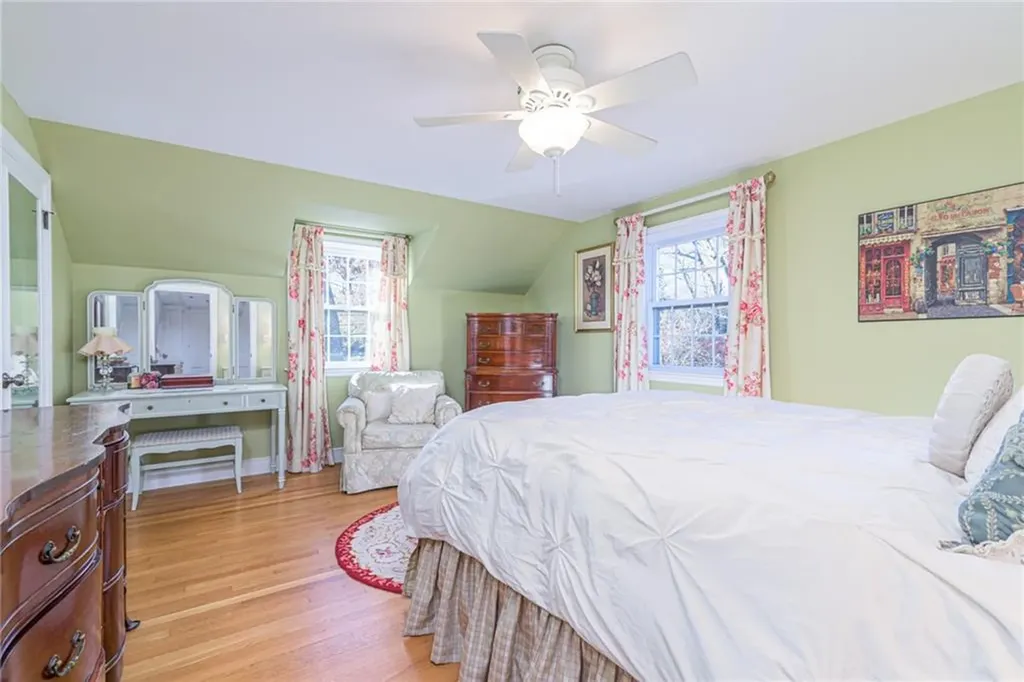 251 Crestwood Road Warwick RI 02886