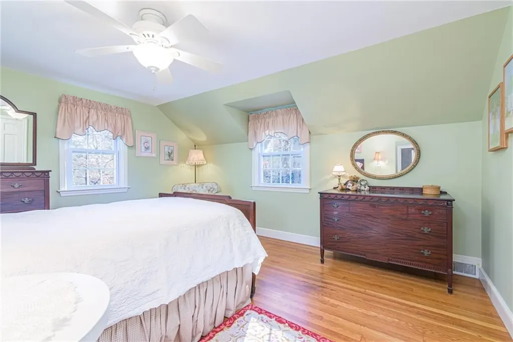 251 Crestwood Road Warwick RI 02886