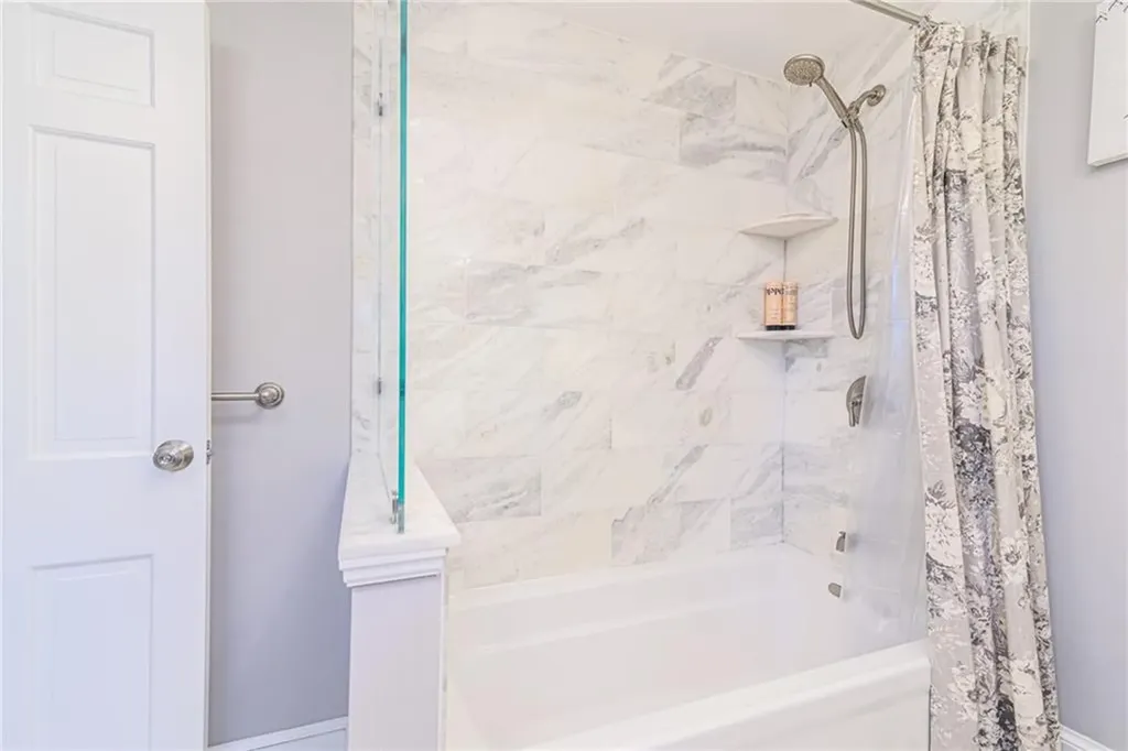 251 Crestwood Road Warwick RI 02886