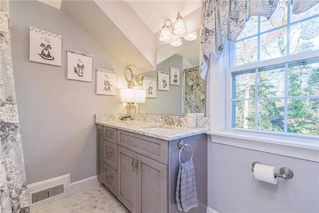 251 Crestwood Road Warwick RI 02886