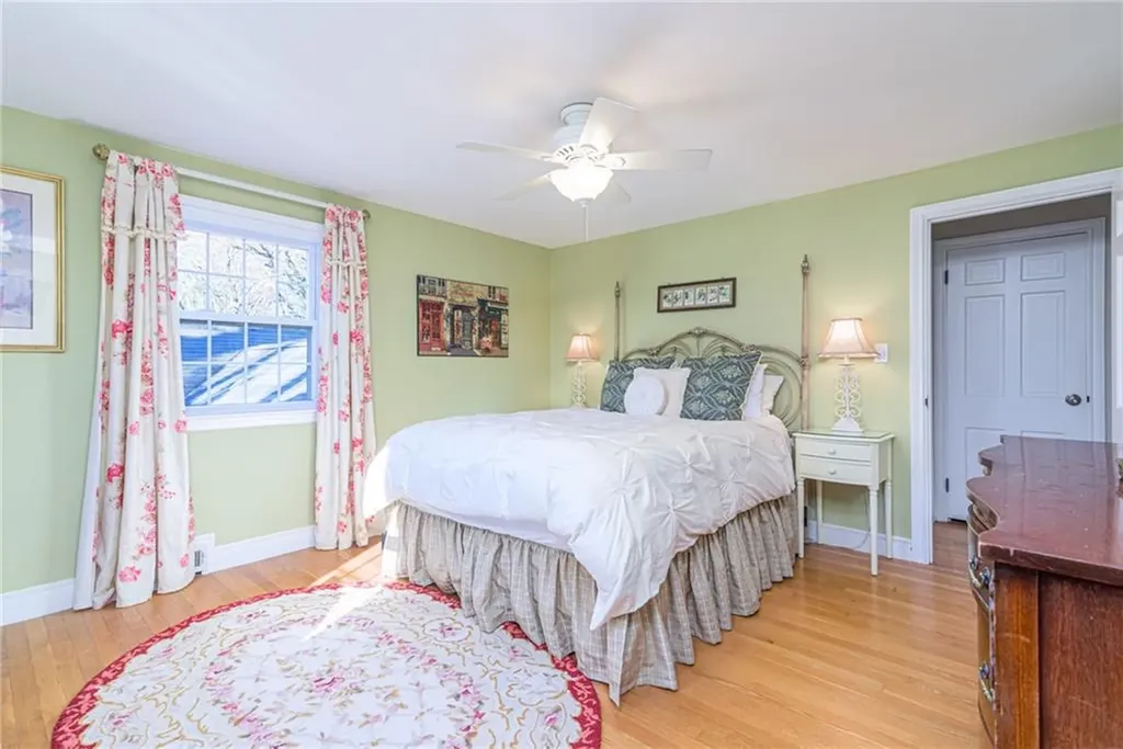 251 Crestwood Road Warwick RI 02886