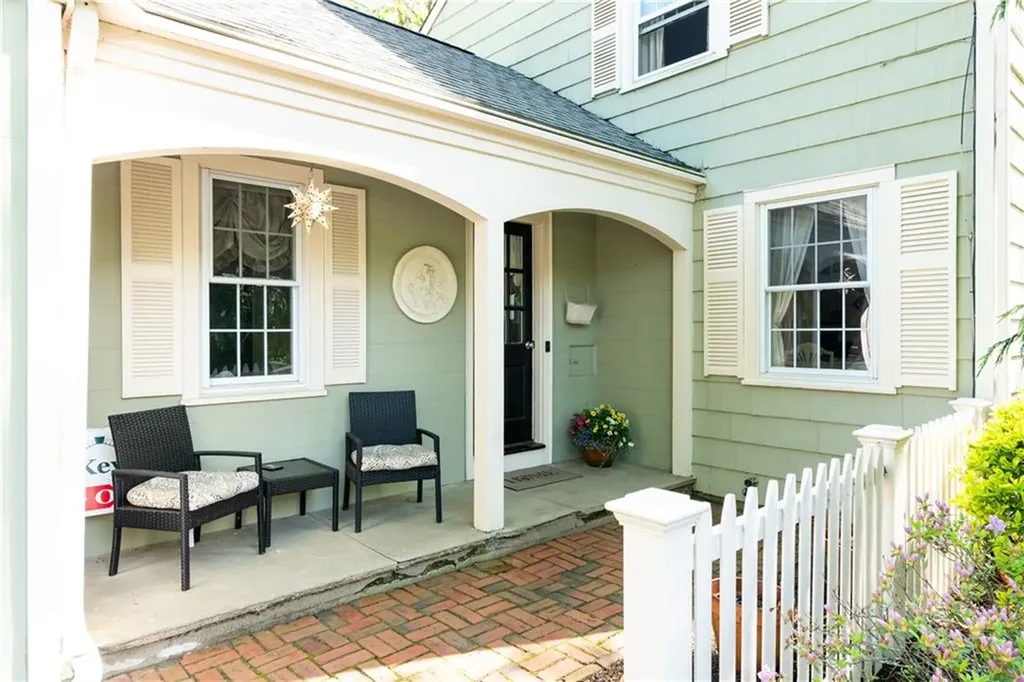 251 Crestwood Road Warwick RI 02886