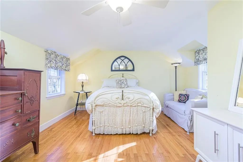 251 Crestwood Road Warwick RI 02886