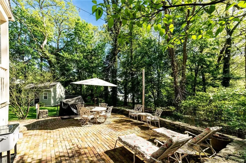 251 Crestwood Road Warwick RI 02886