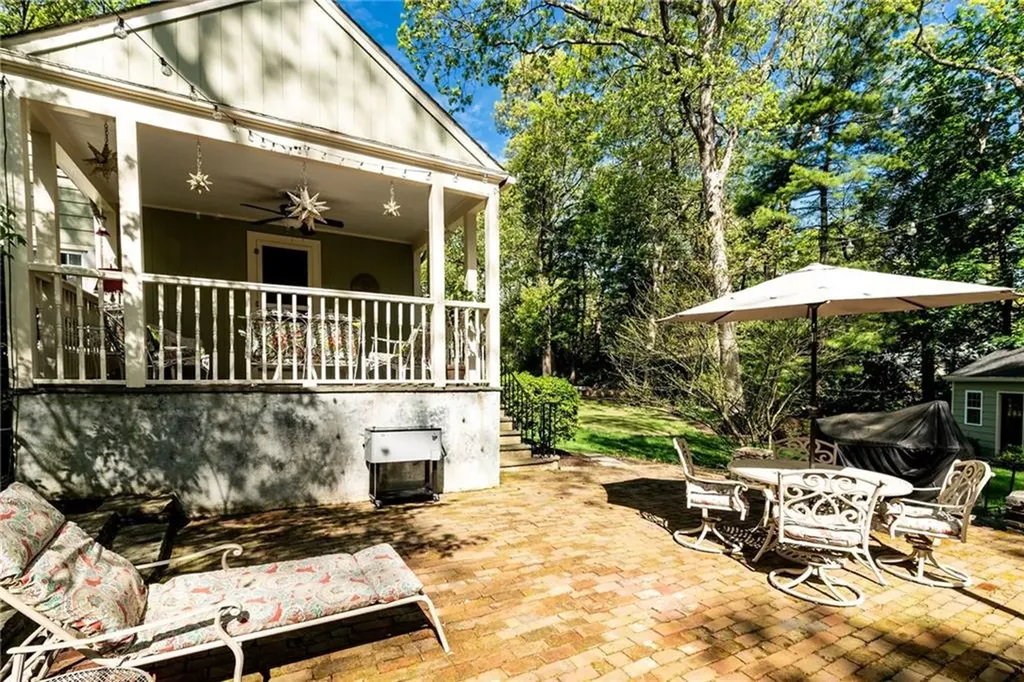 251 Crestwood Road Warwick RI 02886