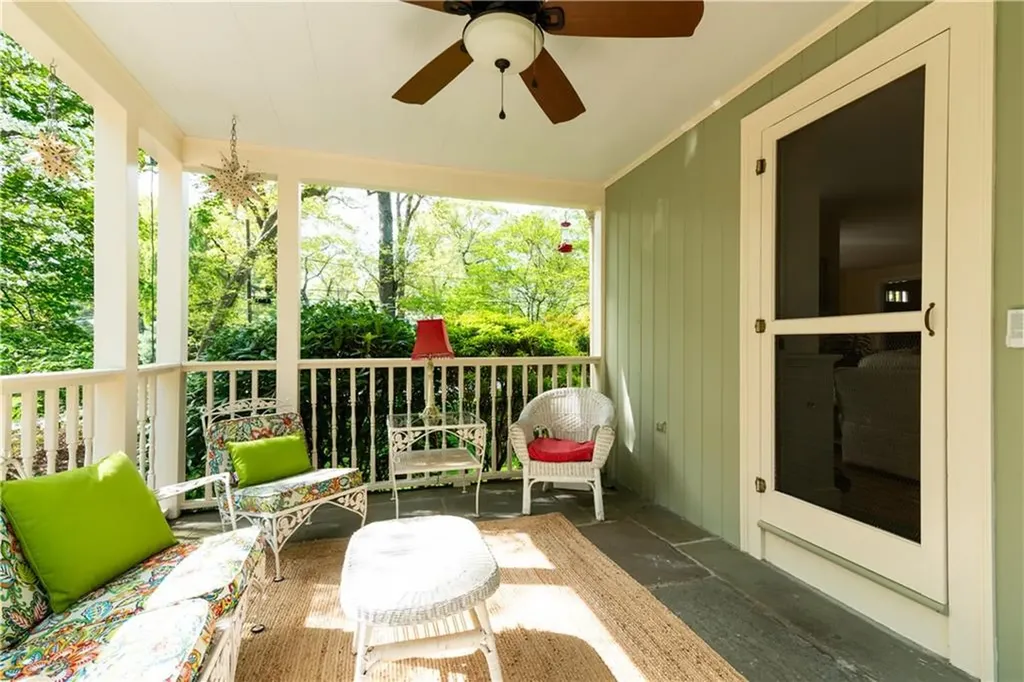 251 Crestwood Road Warwick RI 02886