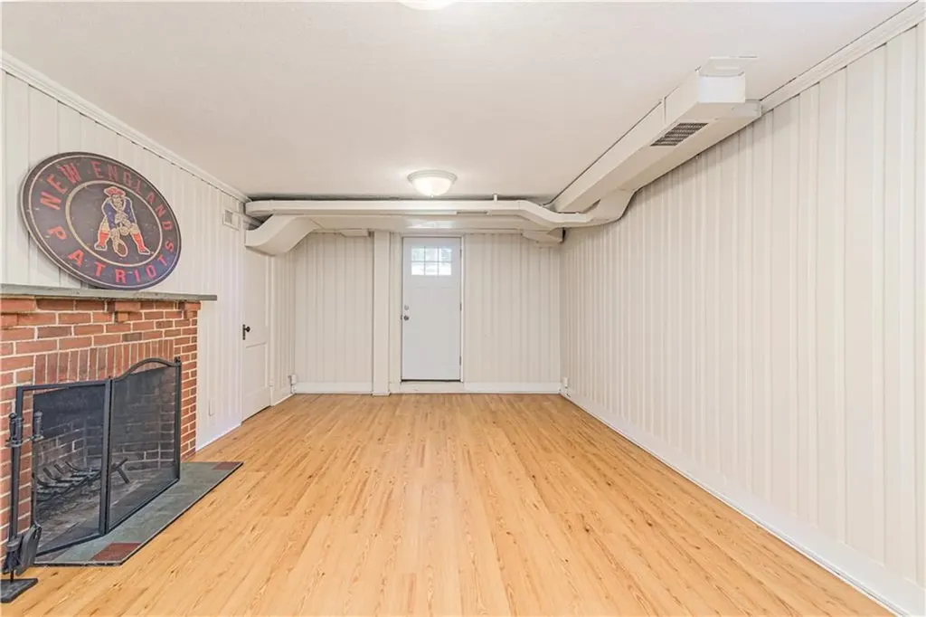 251 Crestwood Road Warwick RI 02886