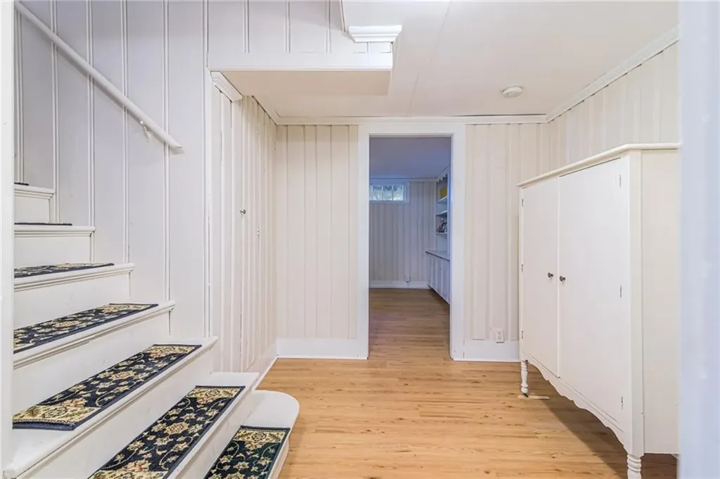 251 Crestwood Road Warwick RI 02886