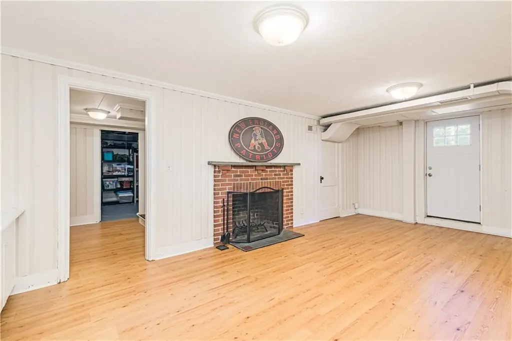 251 Crestwood Road Warwick RI 02886