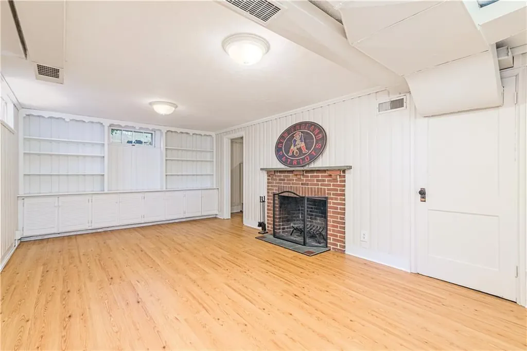 251 Crestwood Road Warwick RI 02886