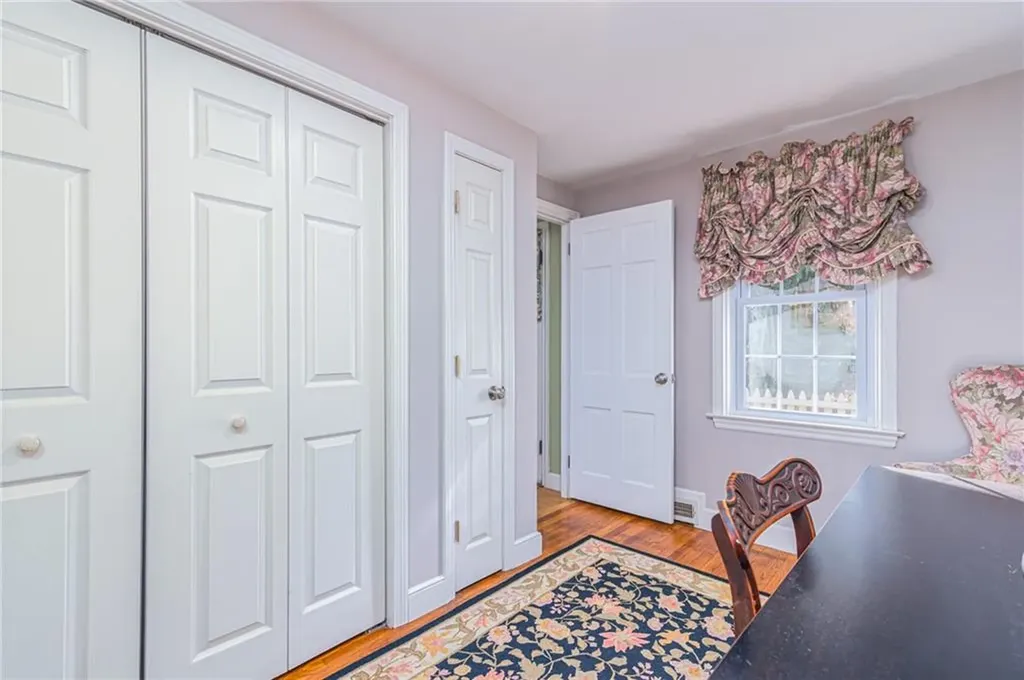 251 Crestwood Road Warwick RI 02886