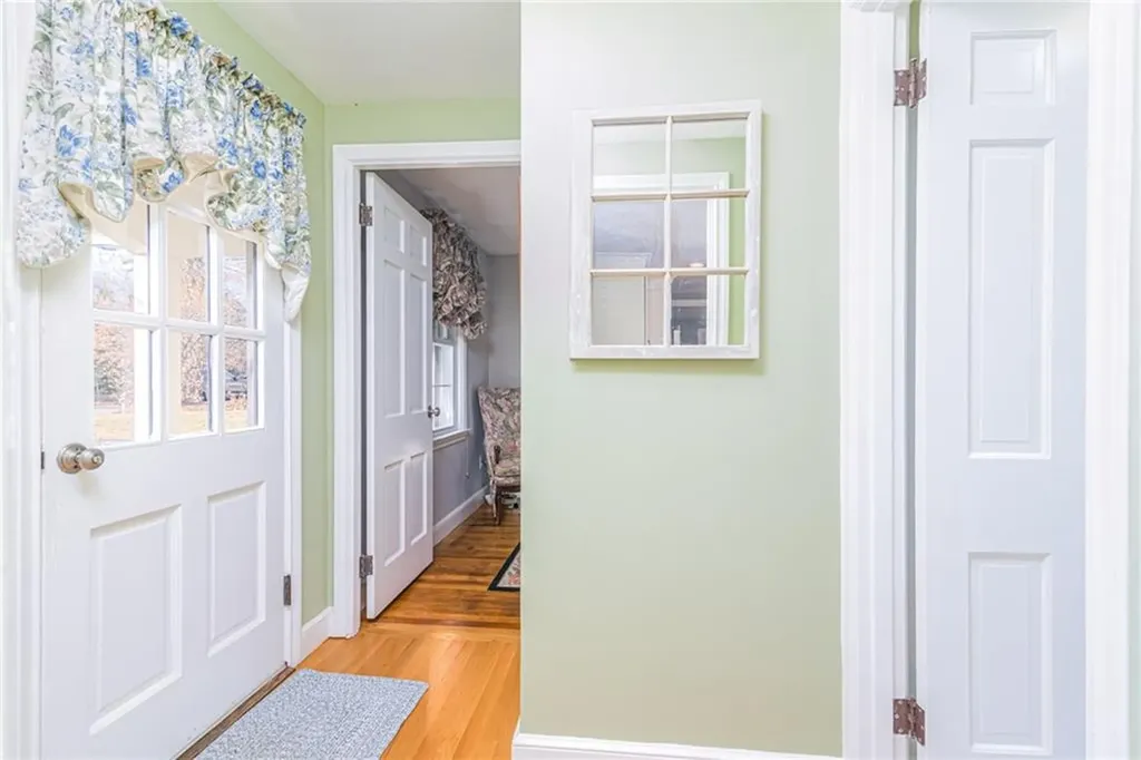 251 Crestwood Road Warwick RI 02886