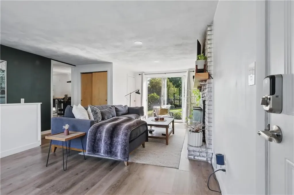 102 Julian Road Warwick RI 02889