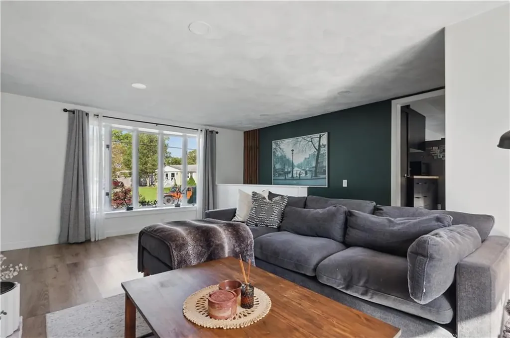 102 Julian Road Warwick RI 02889