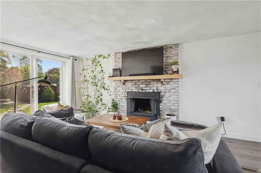 102 Julian Road Warwick RI 02889