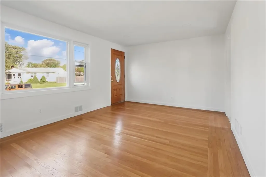 102 Julian Road Warwick RI 02889