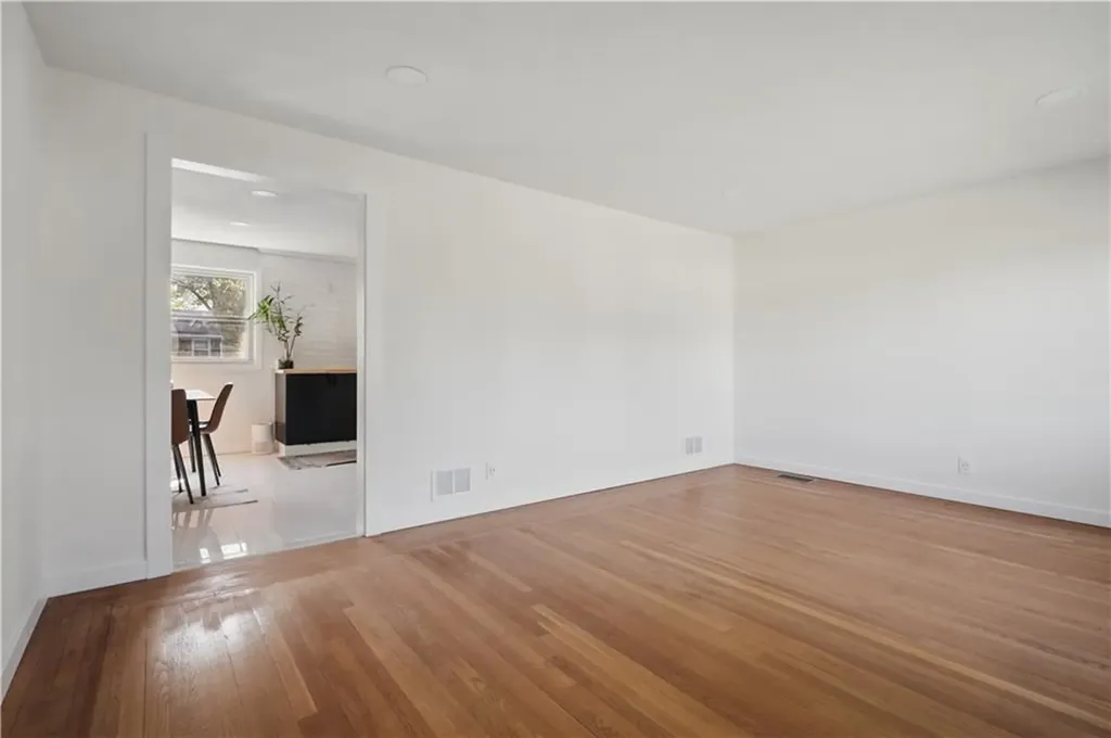 102 Julian Road Warwick RI 02889