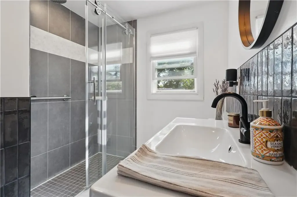 102 Julian Road Warwick RI 02889